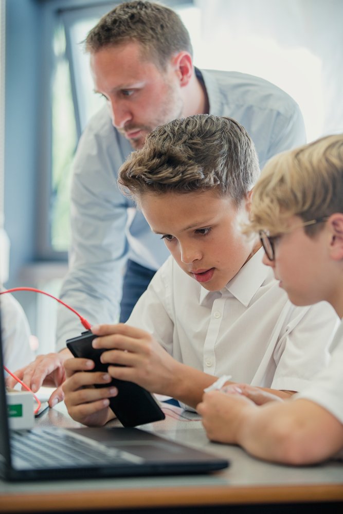 students-making-a-propeller